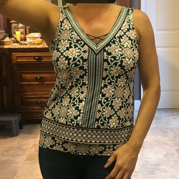 Like New White House Black Market sleeveless top - Picture 8 of 8